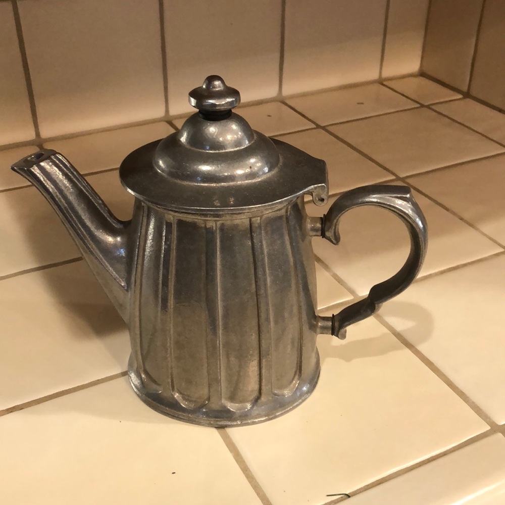 Wilton armetale tea or coffee server